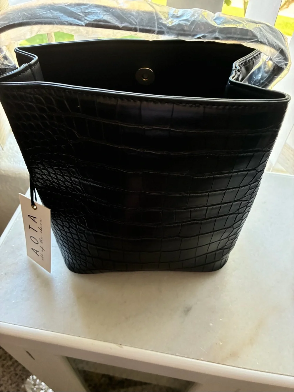 Aota black croc